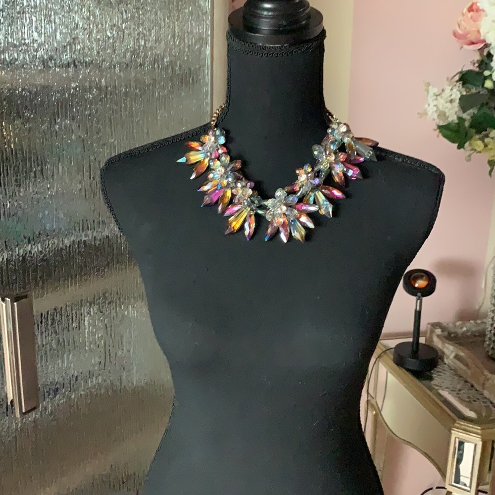 New never been worn statement necklace